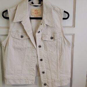 Levi's Cream Vest Classic Denim Style